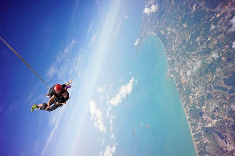 pattaya-dropzone-tandem-skydive-experience-with-ocean-views