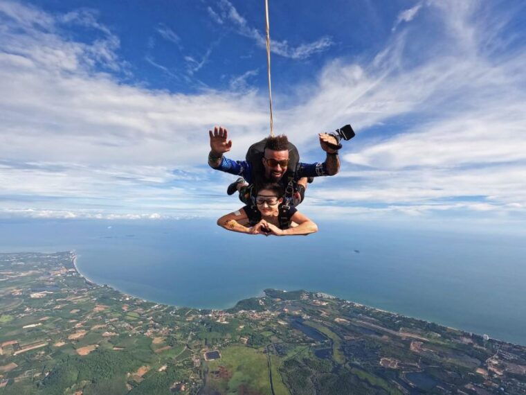 pattaya-dropzone-tandem-skydive-experience-with-ocean-views