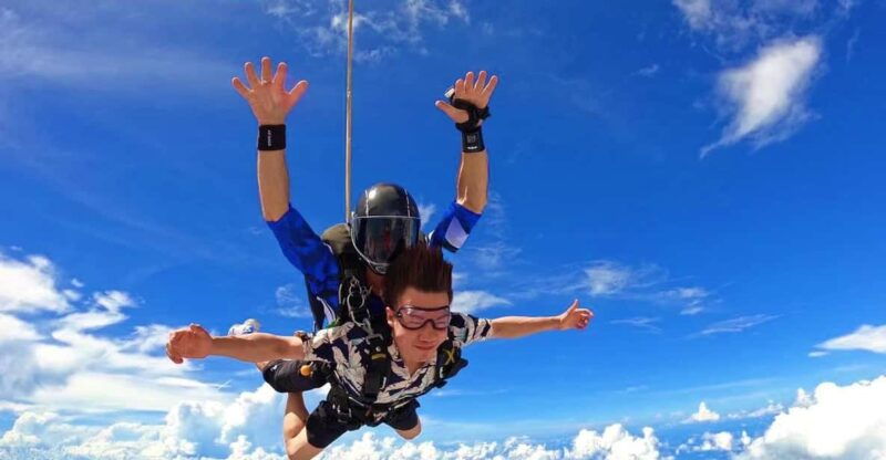 pattaya-dropzone-tandem-skydive-with-return-transfer