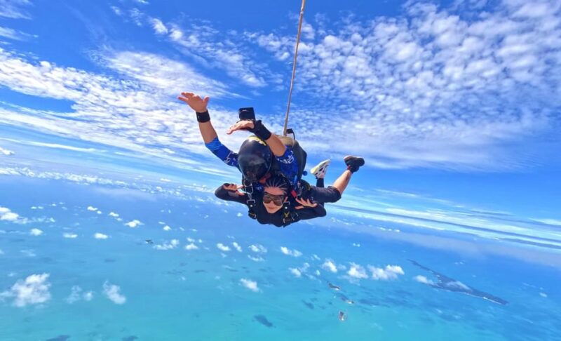pattaya-dropzone-tandem-skydive-with-return-transfer