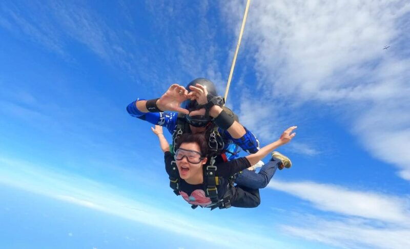 pattaya-dropzone-tandem-skydive-with-return-transfer