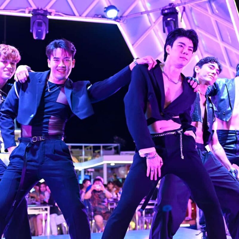 Pattaya Ocean Sky & Oriental PrincessBuffet DinnerPickup - Practical Aspects: Timing, Group Size, and Cost