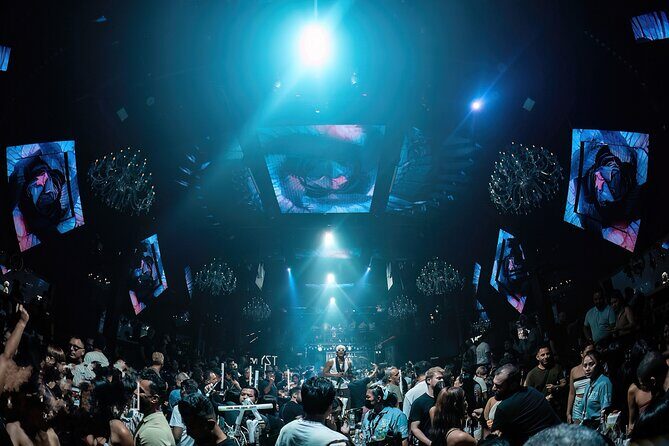 Pattaya: Rooftops & Clubs - Walking Street, Tree Town, Soi 6 - Starting High: Horizon Rooftop Restaurant and Bar