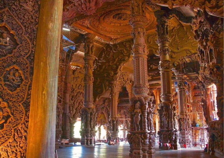 pattaya-sanctuary-of-truth-admission-with-guided-tour