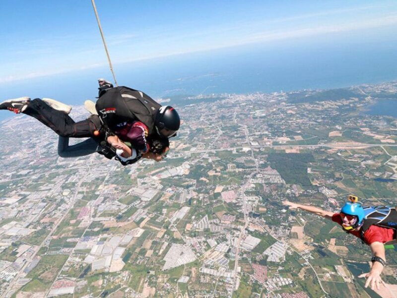 pattaya-skydiving-with-an-ocean-view