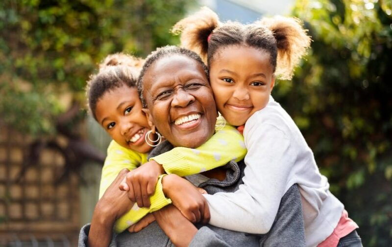 peaceful-family-walking-tour-in-granada