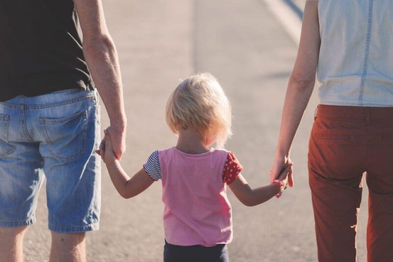 peaceful-family-walking-tour-in-granada