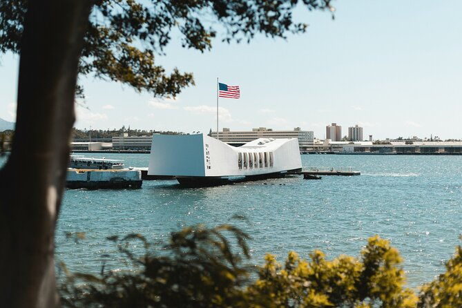 pearl-harbor-battleship-missouri-memorial-and-uss-arizona