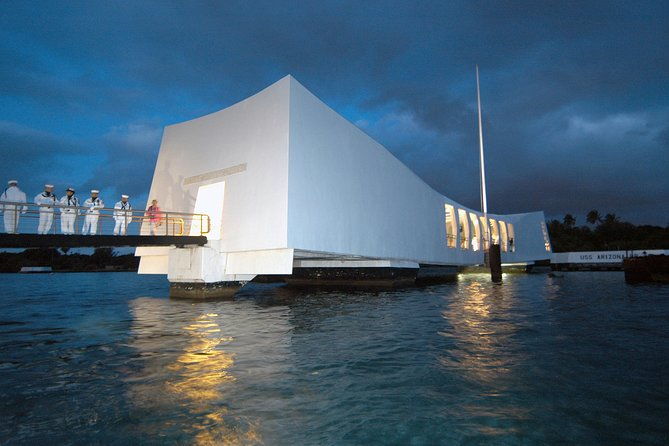 pearl-harbor-tour-arizona-memorial-and-uss-bowfin-2