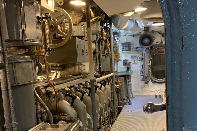 pearl-harbor-tour-arizona-memorial-and-uss-bowfin-2