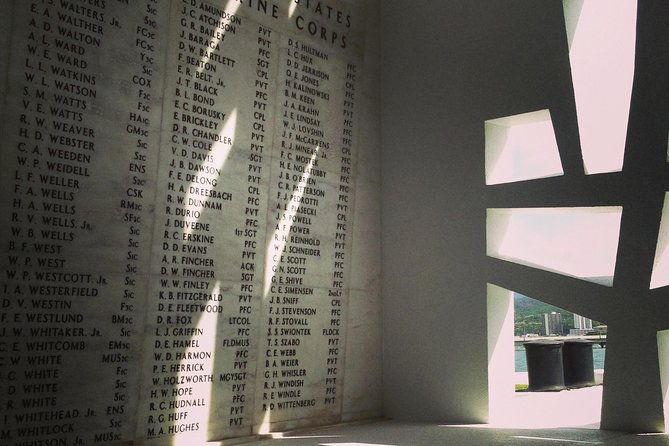 pearl-harbor-tour-arizona-memorial-and-uss-bowfin