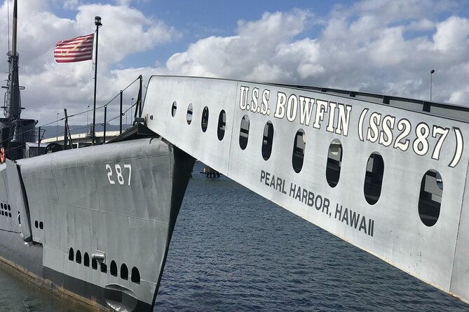 pearl-harbor-tour-arizona-memorial-and-uss-bowfin