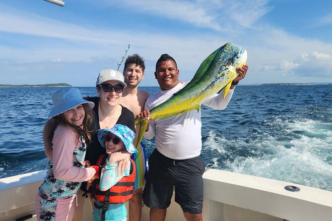 pearl-islands-snorkeling-and-fishing-day-on-a-private-yacht