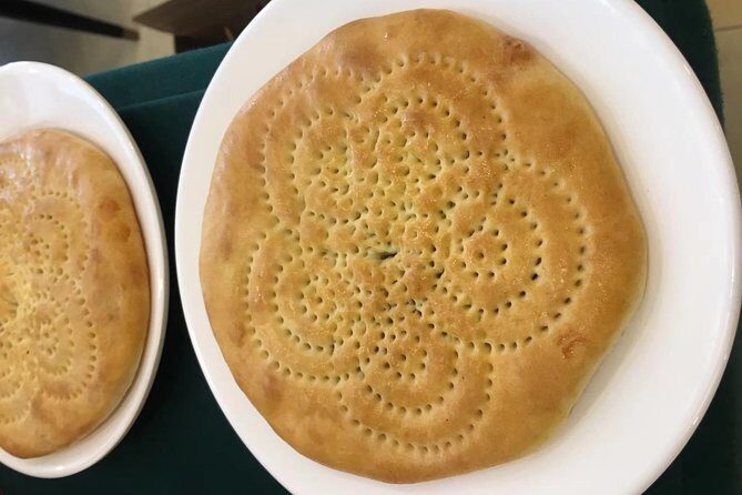 Pearl River Night Cruise with Xinjiang Cuisine Dining Experience in Guangzhou - Who Should Consider This Tour?