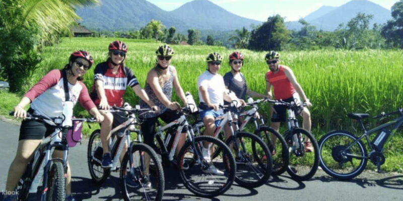 pedal-bike-through-rice-terraces-forests-and-lawang-caves