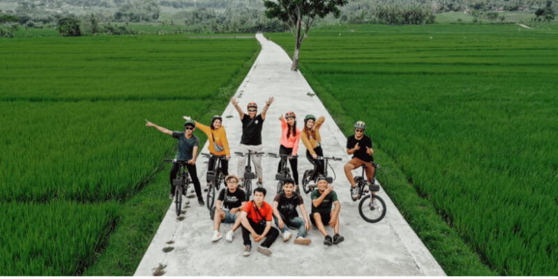pedal-bike-through-rice-terraces-forests-and-lawang-caves