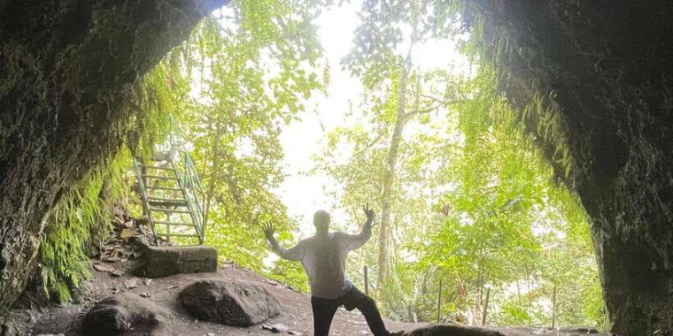 pedal-bike-through-rice-terraces-forests-and-lawang-caves