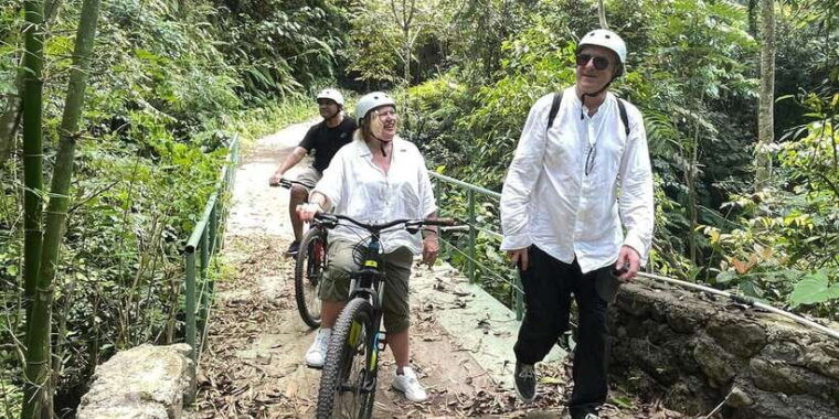 pedal-bike-through-rice-terraces-forests-and-lawang-caves