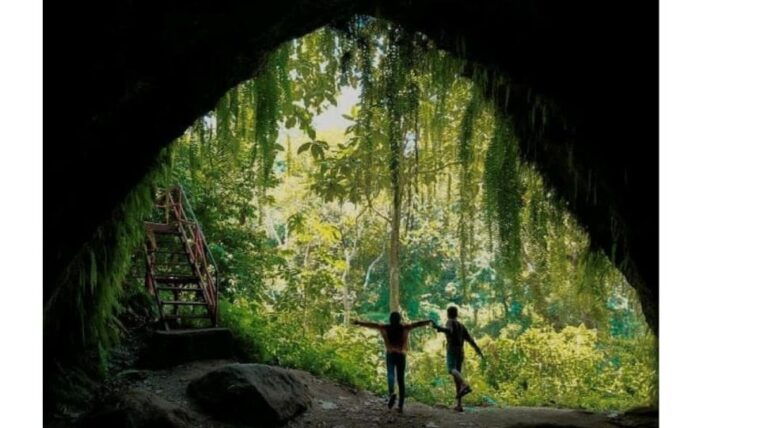 pedal-bike-through-rice-terraces-forests-and-lawang-caves