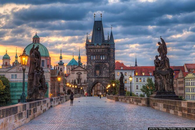 Pedestrian tour of Prague in Spanish - How This Tour Compares With Other Options