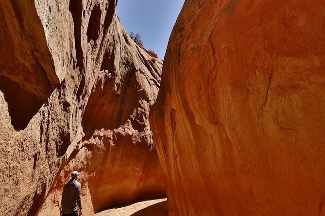 peekaboo-spooky-and-dry-fork-slot-canyon-tour
