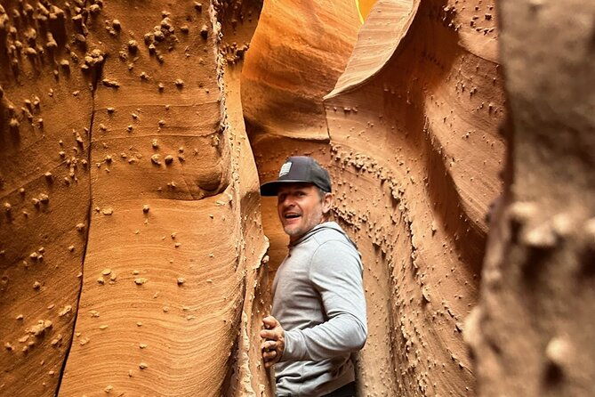 peekaboo-spooky-and-dry-fork-slot-canyon-tour