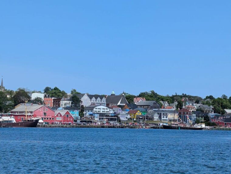 peggys-cove-lunenburg-2-hidden-gems-full-day-tour-2