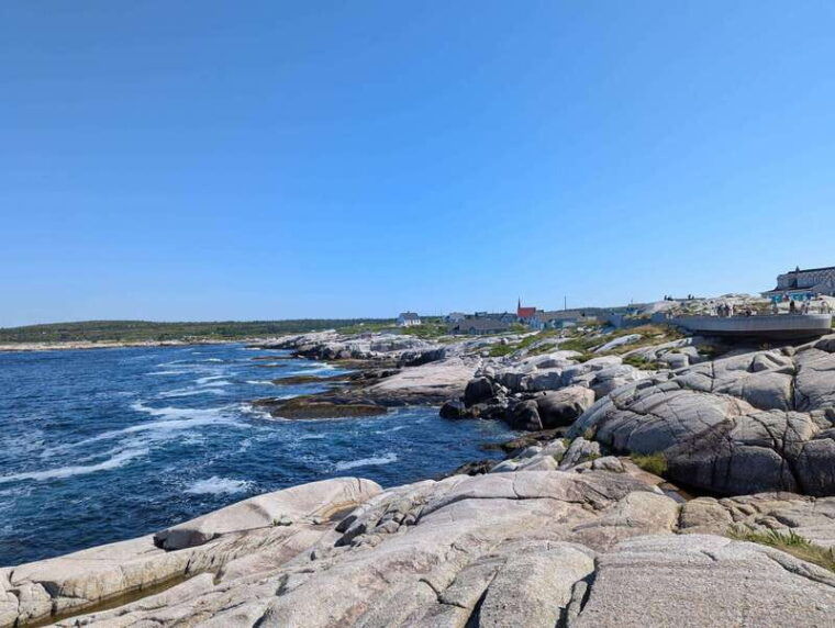 peggys-cove-lunenburg-2-hidden-gems-full-day-tour-2