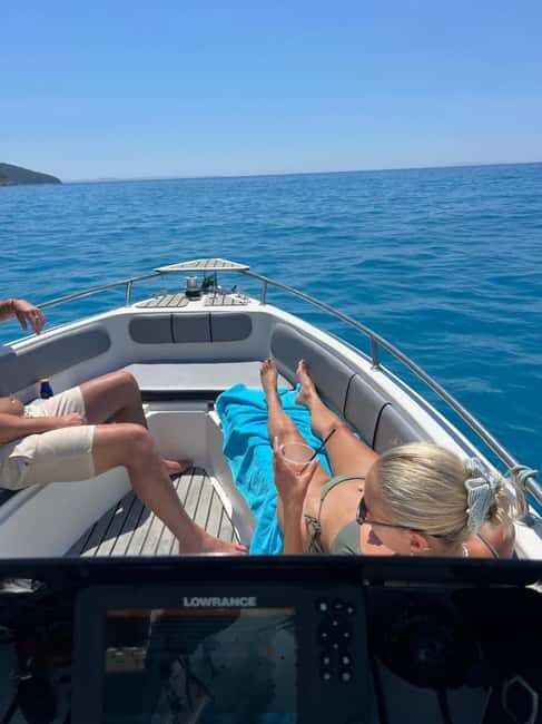 Pelagic Boat Tour7 destinations:drink+Snorkel+Umbrella - FAQ