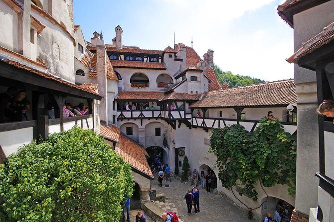 Peles Castle, Dracula's Castle and Medieval Town of Brasov in one day - The Itinerary Breakdown: What You Can Expect