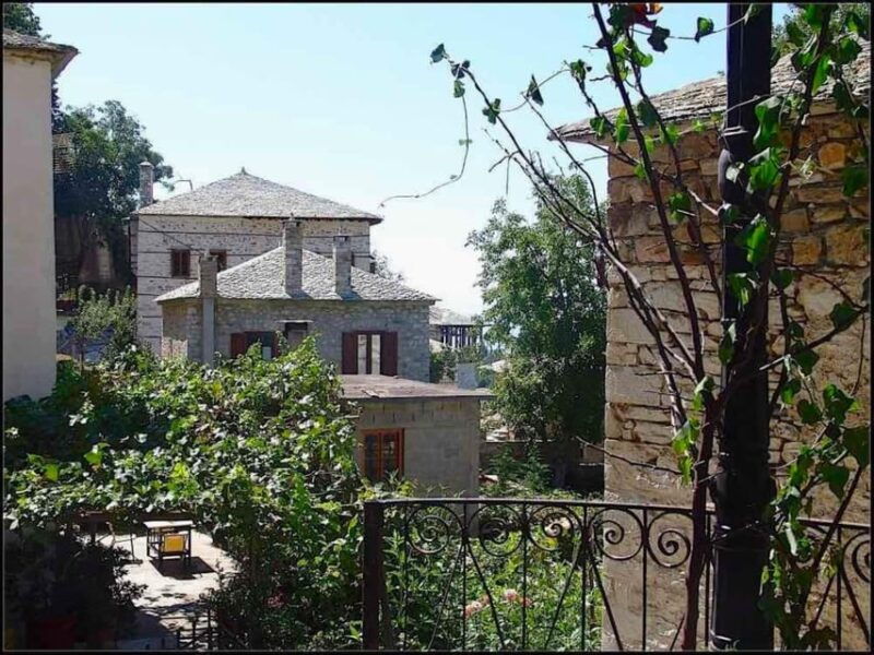 pelion-villages-small-group-tour-pinakates-vizitsa-milies