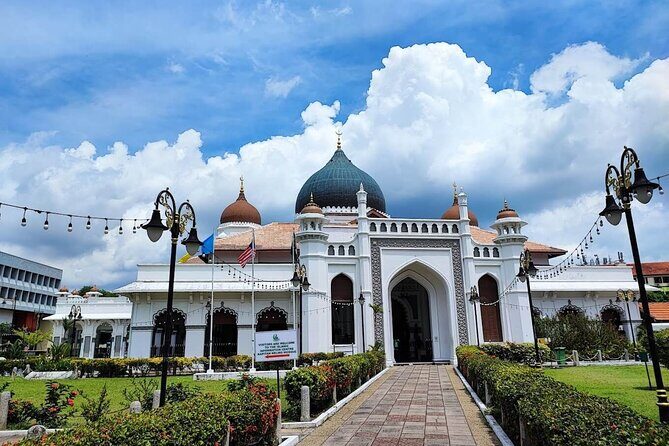 Penang City Tour with Trishaw Ride & Upside Down Museum(5 Hour) - FAQ