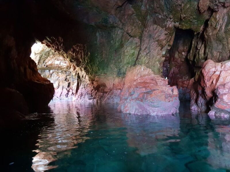 peniche-berlengas-roundtrip-and-glass-bottom-boat-cave-tour