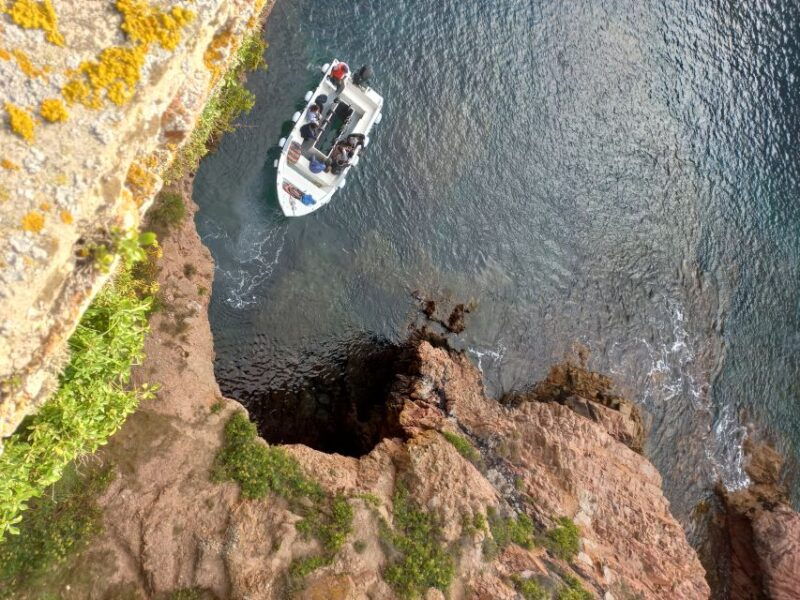 peniche-berlengas-roundtrip-and-glass-bottom-boat-cave-tour