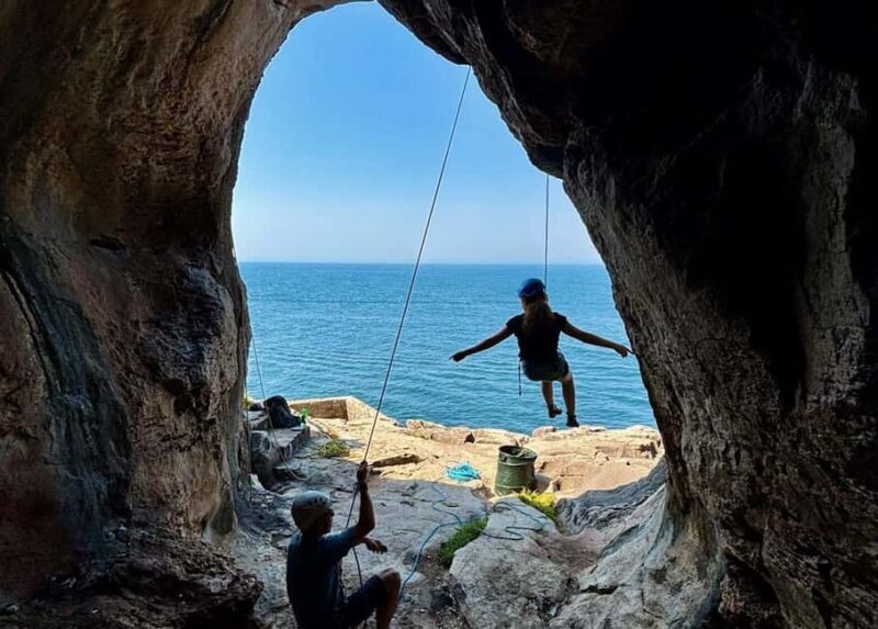 Peniche: Climbing on the beautiful cliffs by the sea. Certified guide. - Key Points