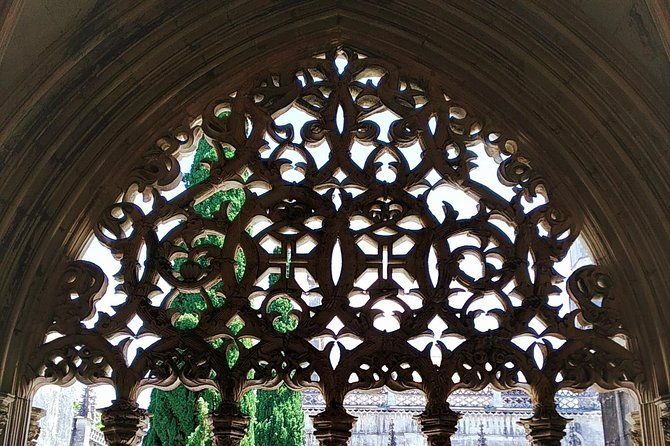 peniche-nazare-big-waves-batalha-monastery-tour-and-obidos