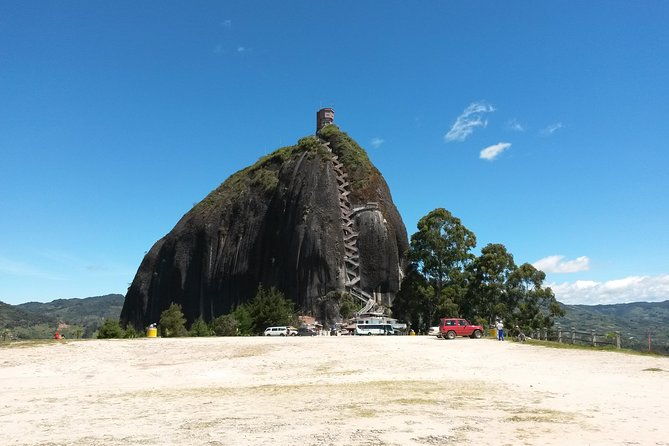 penol-rock-and-guatape-town-shared-tour