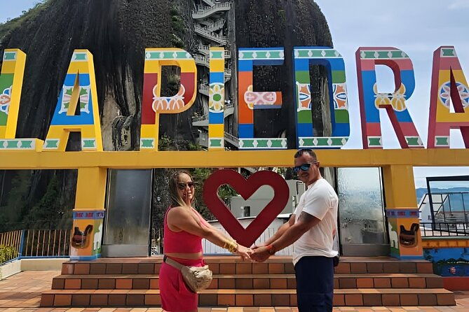 penol-stone-and-pablo-escobar-hacienda-boat-tour