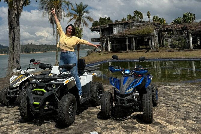 penol-stone-and-pablo-escobar-hacienda-boat-tour