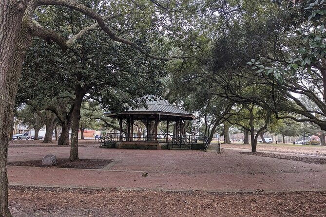 pensacola-most-haunted-ghost-tour-scavenger-hunt-with-equipment