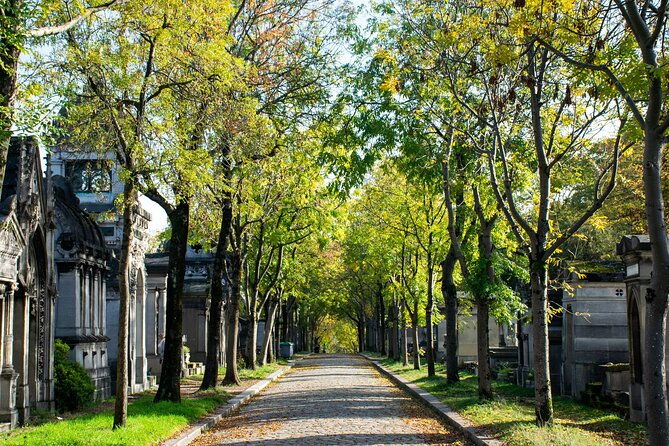 pere-lachaise-cemetery-tour-a-stroll-through-immortal-history-2
