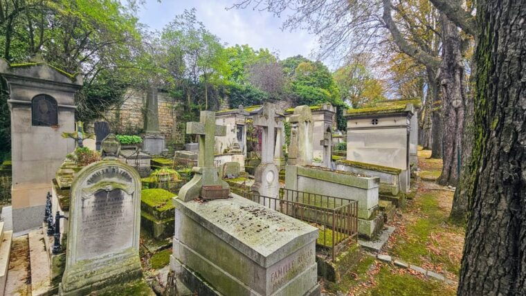 pere-lachaise-cemetery-tour-tales-from-the-graves-crepes