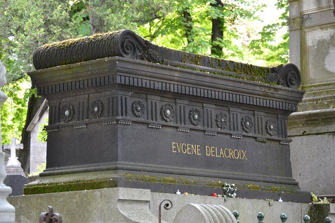pere-lachaise-cemetery-walking-tour-in-paris