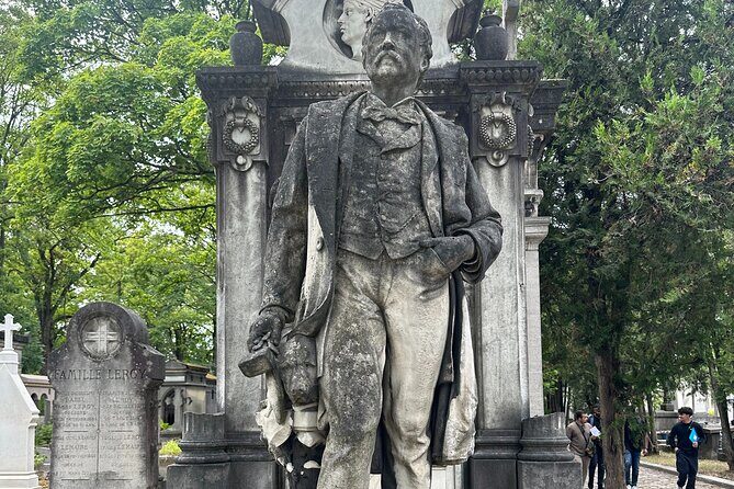 Père Lachaise's Cemetery Celebrities and Ghosts Mystery Tour - Who Should Book This Tour?