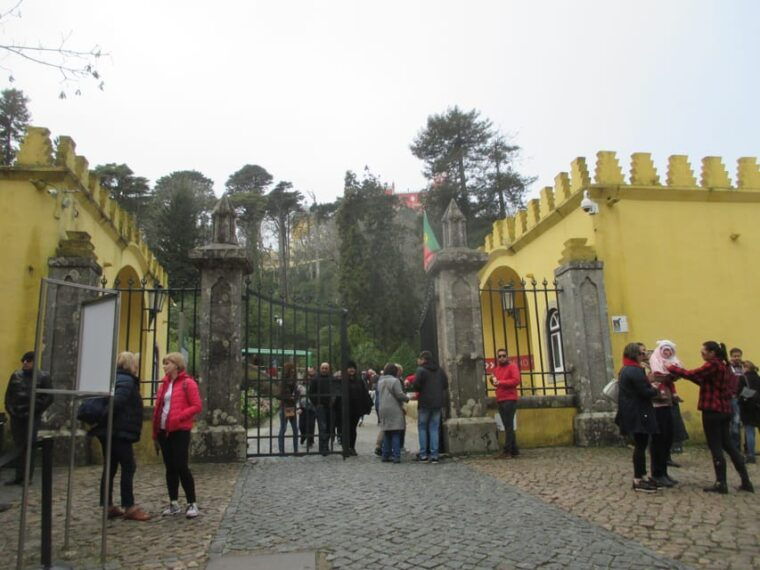 perfect-day-in-sintra-azenhas-do-mar-cabo-roca-and-cascais