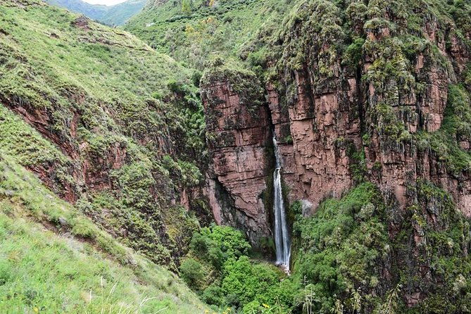 perolniyoc-waterfall-trek-1-day-huaynas-expeditions