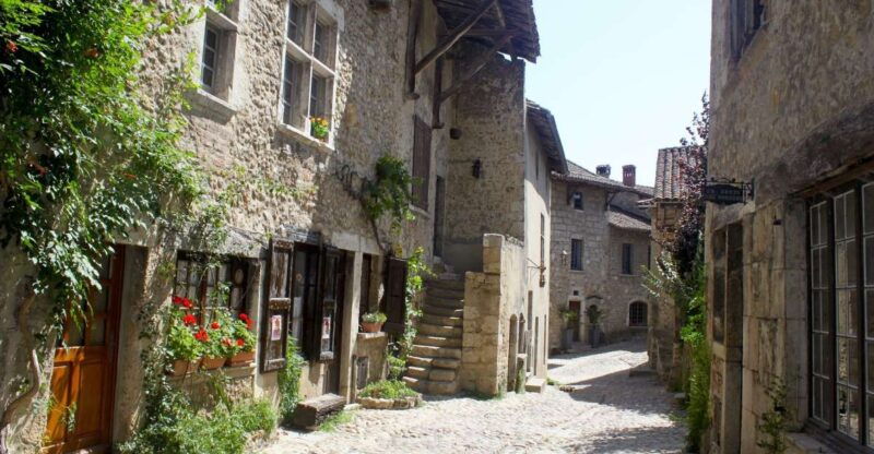 perouges-private-guided-tour-of-the-medieval-village