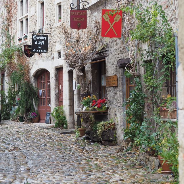 perouges-private-guided-tour-of-the-medieval-village