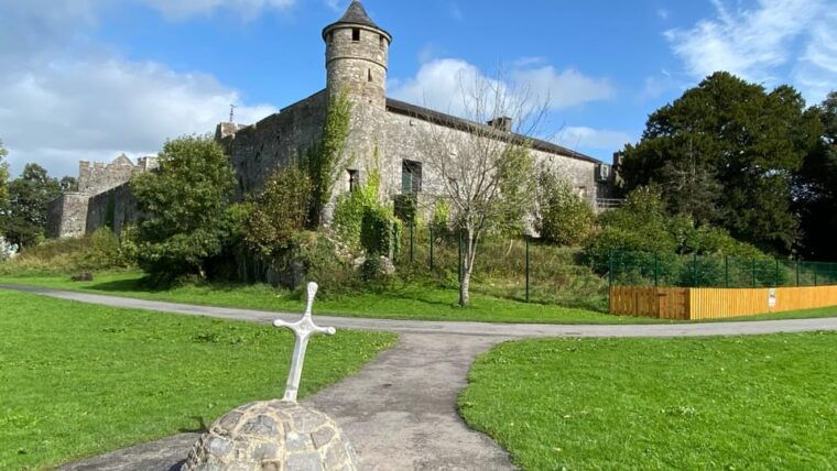 personal-tour-from-dublin-rock-of-cashel-cahir-castle-more