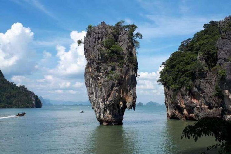 phangnga-bay-cave-canoe-james-bond-island-all-inclusive